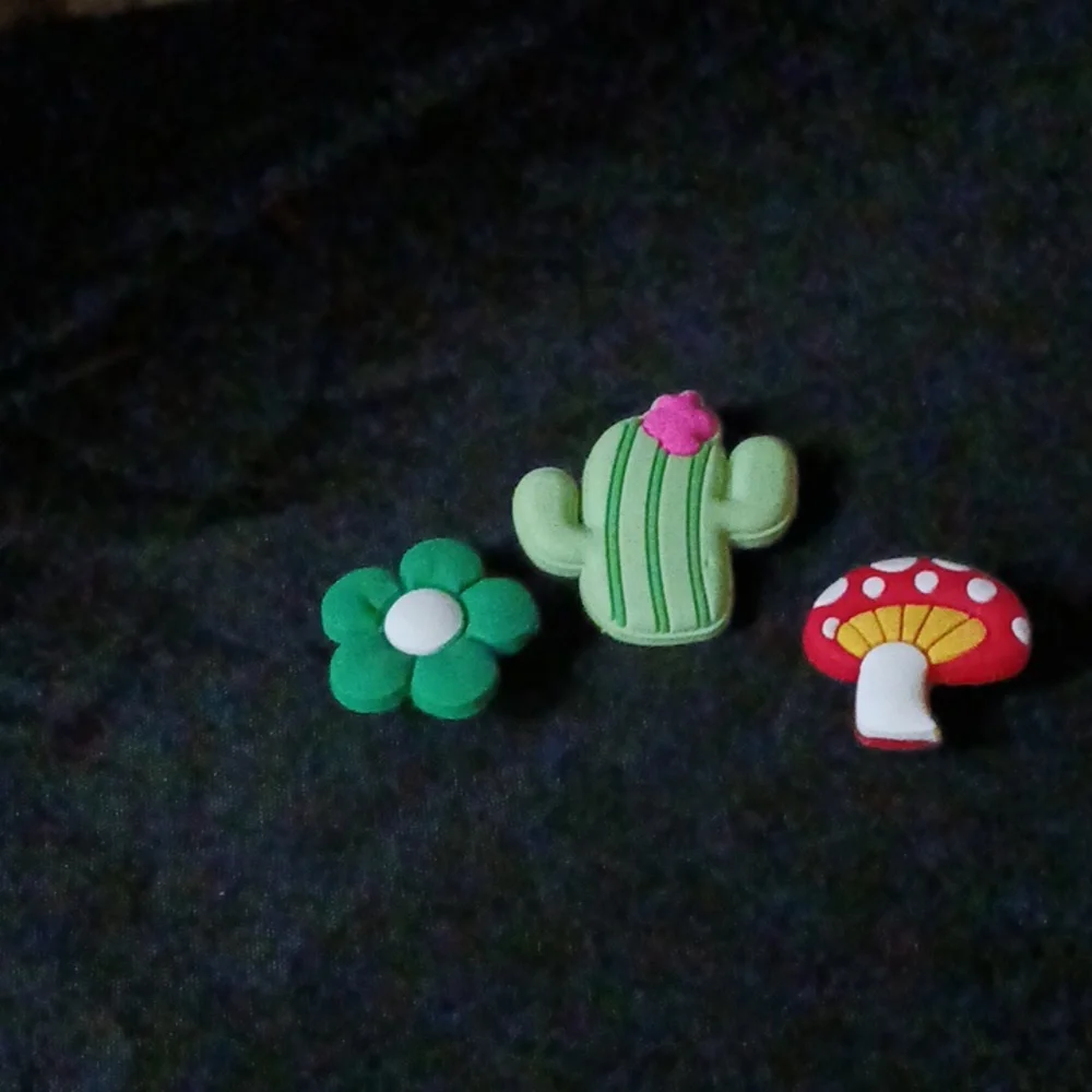 Girlie croc accessory - Picture 1 of 5